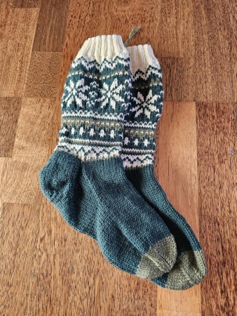 Strikket sokker i grønn 
