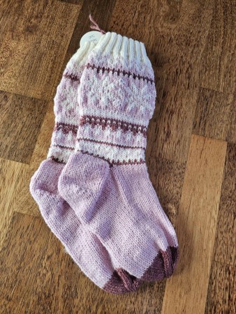 Strikket sokker I rosa 